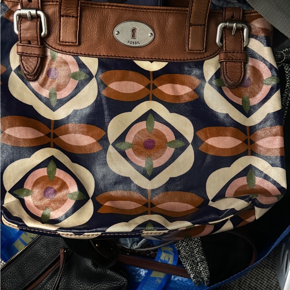 Fossil Women's Navy and Brown Patterned Shoulder Bag